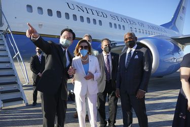 Aterriza en Taiwán una delegación del Congreso de Estados Unidos en medio de tensiones con China por la visita de Pelosi