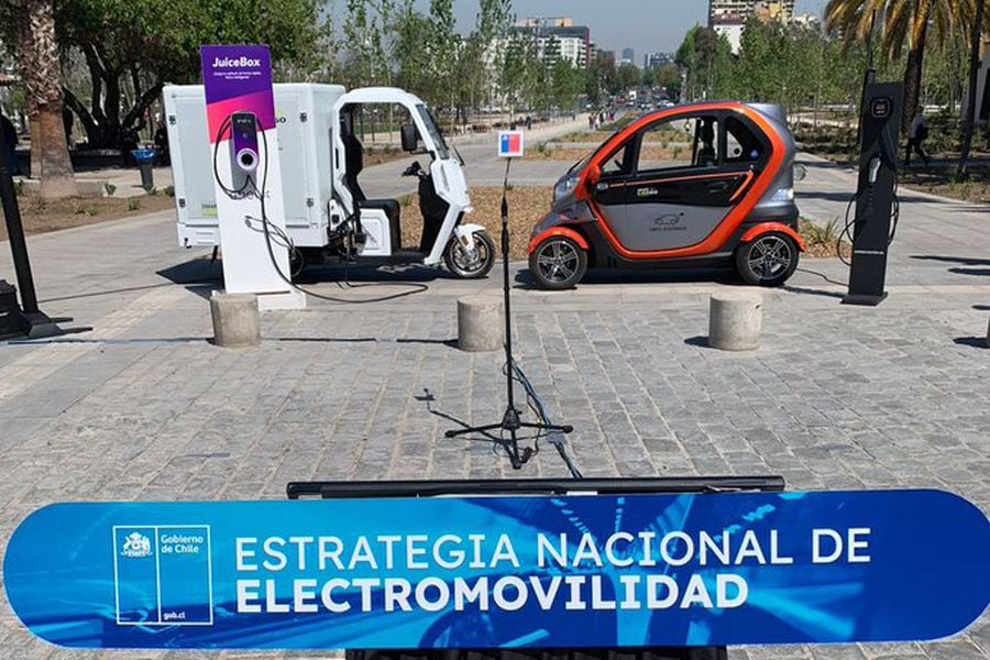 Gobierno fija meta de que al 2035 sólo se vendan autos eléctricos en Chile
