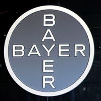 Acciones de Bayer anotan fuerte baja tras condena por eventual efecto cancerígeno de herbicida Roundup