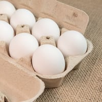 Ministro Valenzuela espera buena producción de huevos en primavera con una baja en su precio