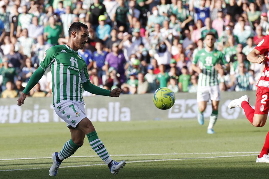 Juanmi marca el 1-0 ante el Granada. FOTO: @RealBetis / Twitter.