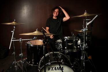 “Escucharte tocar batería es una alegría”: la historia de Diego Fuchslocher, el chileno aplaudido por un ex Pearl Jam