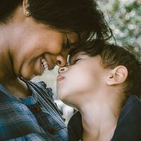 Lo que no debes decirle a tus hijos para que crezcan “más maduros”, según una experta en crianza de Harvard