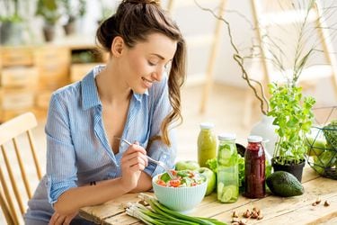 Los mitos y verdades sobre la nutrición que debes conocer, según expertos