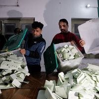 Pakistán comienza el recuento de votos y se espera una imagen clara el viernes temprano
