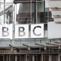 Escándalo en la BBC: cronología de cómo la cadena reaccionó en el caso de fotos explícitas
