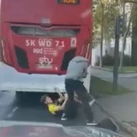 Registran agresión de un chofer de buses Red a un ciclista