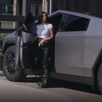 De Kim Kardashian a Lady Gaga: los famosos se rinden ante la Tesla Cybertruck