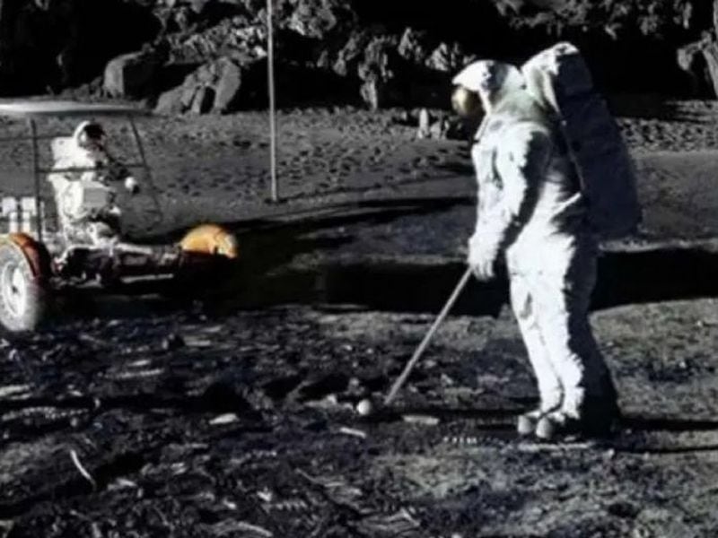 Alan Shepard jugando golf en la Luna. Foto: Nasa