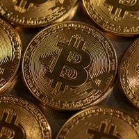Bitcoin sube más de 60% y llega a nuevos máximos históricos: ¿Momento de vender o seguir comprando?