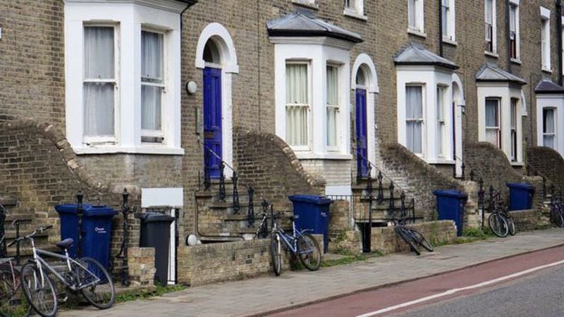 Por qué en Reino Unido usan grifos distintos para el agua fría y la