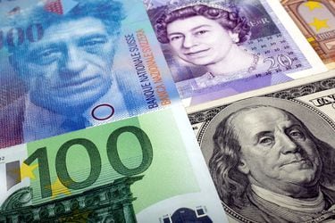 El euro y la libra se hunden frente al dólar tras datos que renuevan temores a una recesión
