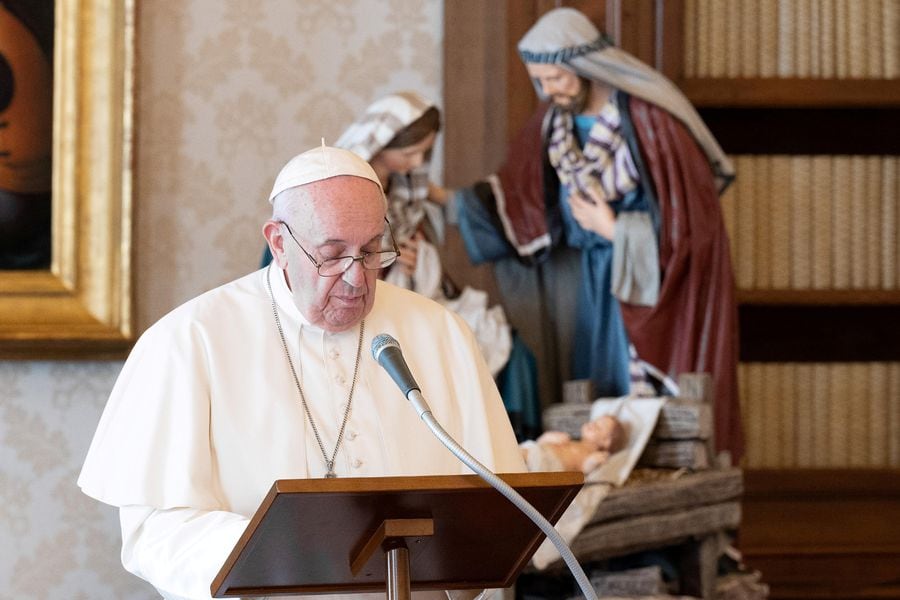 Papa Francisco presents his goods to the Secretariat of the Vatican City