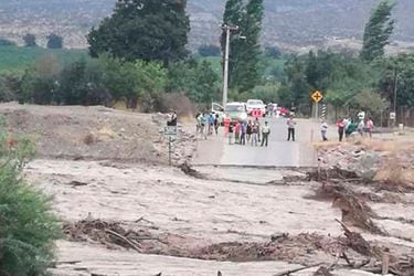 Aluvión deja ocho casas afectadas en Los Andes tras malas condiciones climáticas: anuncian cierre del paso Los Libertadores
