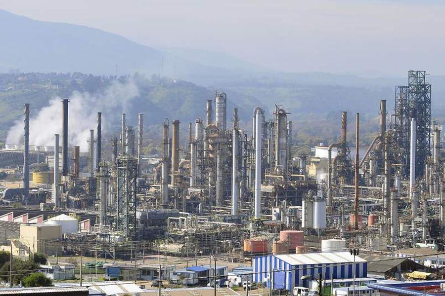 Un trabajador muerto y cuatro heridos dejó una fuga de ácido sulfhídrico en refinería de Concón