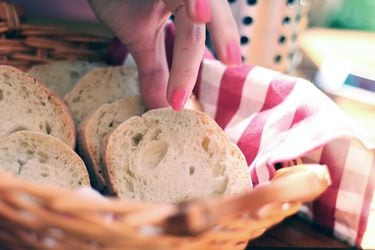 Tres formas de mantener el pan fresco (y qué hacer si se endurece)