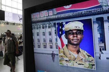Video parece mostrar el regreso a Estados Unidos del soldado estadounidense que cruzó a Corea del Norte