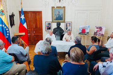 Fiesta de los Abrazos y cita en la embajada: los encuentros con el oficialismo de diputado chavista y exministro de Maduro