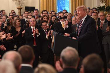 Trump celebra desde la Casa Blanca victoria en juicio político y agradece a su equipo legal