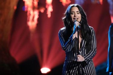 demi-lovato-performs-at-the-voice-live-finale-12-19-2017-4