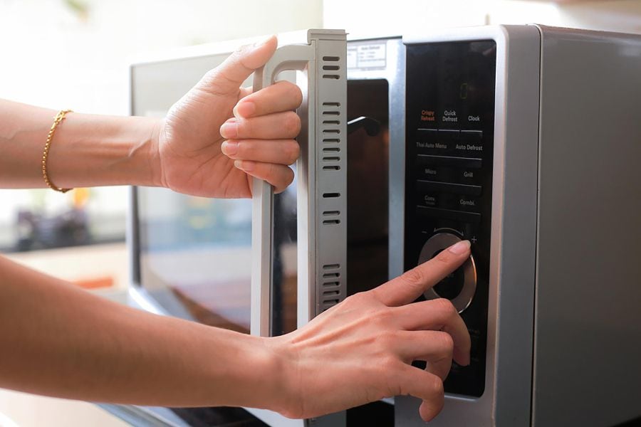 Todo lo que necesitas saber sobre el microondas al vapor y cómo cocinar con  él