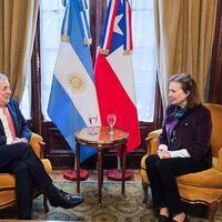 Los detalles del viaje en que Van Klaveren buscó fortalecer la relación diplomática con Argentina y habló de Venezuela