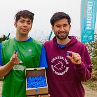 Dos estudiantes de ingeniería USS crean gotero sustentable para ayudar a las reforestaciones en Parquemet