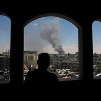 Informan que bombardeos israelíes en Gaza dejan al menos doce muertos, entre ellos un periodista