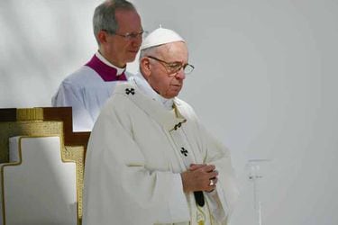 Papa Francisco pide cese de violencia y respeto a los derechos humanos en Perú