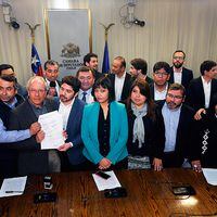El escrito de la acusación constitucional que impulsa la oposición contra la ministra Marcela Cubillos