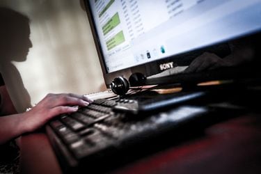 Santiago offline: acceso a internet en las comunas más vulnerables llega solo al 31%