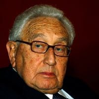 Biógrafos analizan los claroscuros  de la diplomacia de Kissinger