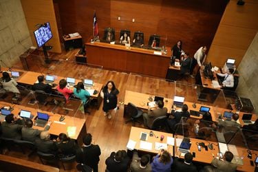 “Las imputaciones están transversalmente unidas por el accionar de Contesse”: CDE arremete contra Longueira y defiende estrategia de fiscalía en caso SQM