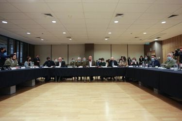 “Grupo amplio, diverso, con distintas opiniones”: Unidad Consultiva para la Reforma a Carabineros sesionó por primera vez