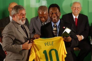 Pelé junto a Lula da Silva.