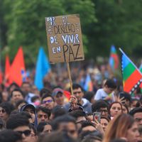 De Gepe a Francisca Valenzuela: artistas chilenos graban nueva versión de "El derecho de vivir en paz"