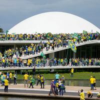 Columna de Moisés Naím: Una farsa en Brasilia