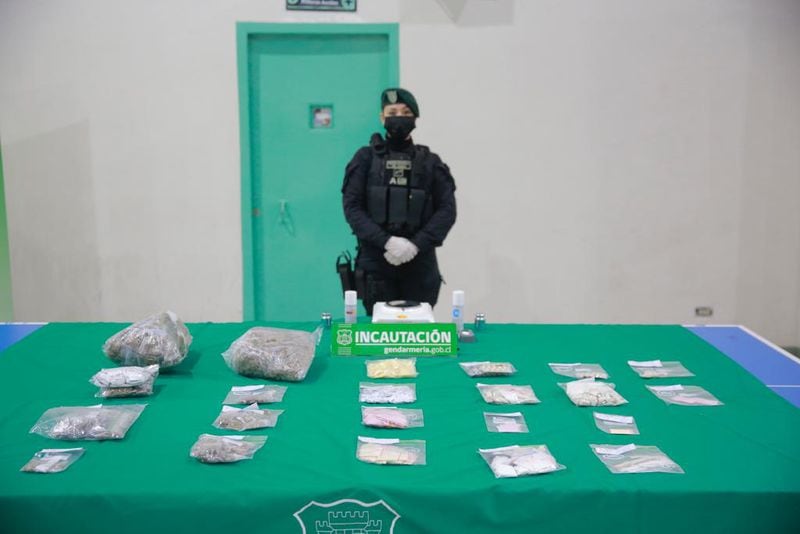 Material incautado en Santiago 1 durante procedimiento de registro y allanamiento en centros penitenciarios del país.