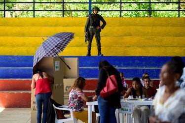 Colombia vota para escoger Presidente en reñido balotaje