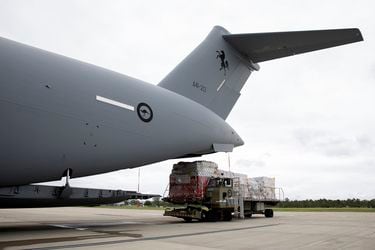 Tonga recibe primeros vuelos con ayuda humanitaria desde la erupción