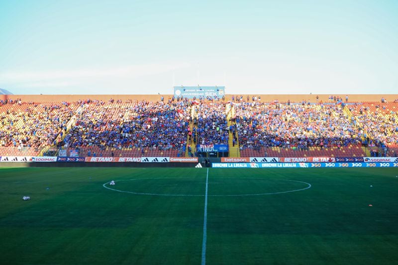 Así se veía la cancha del estadio Sant Laura antes del choque entre U. de Chile y U. La Calera.
