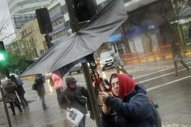 Hasta 110 km/h: Meteorología alerta a 4 regiones del país por fuertes vientos