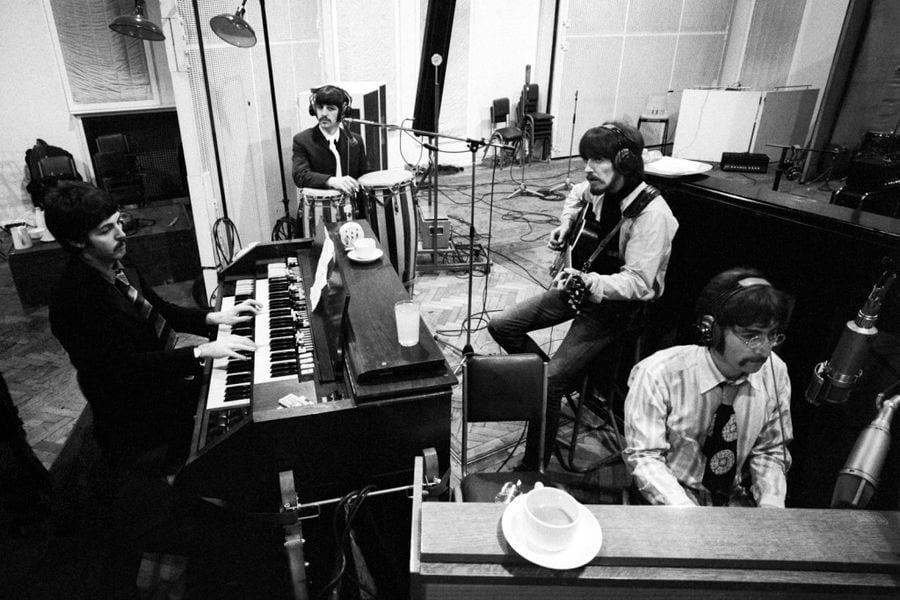 the-beatles-in-studio-recording-sgt-pepper-at-abbey-road-67-1024x737