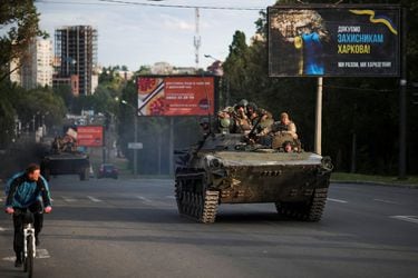 Las ganancias militares de Ucrania elevan los objetivos de guerra de Kiev mientras Rusia bombardea las ciudades del este