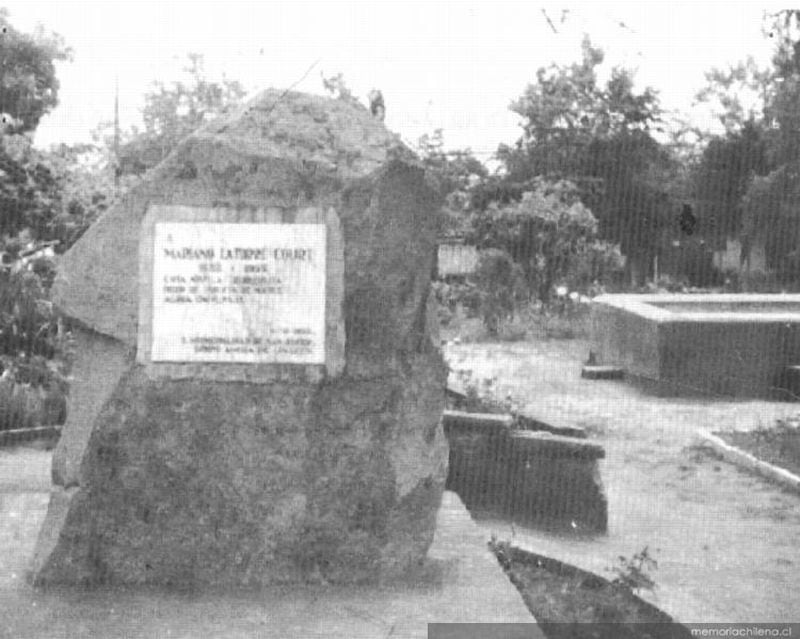 Piedra en homenaje a Mariano Latorre, instalada en la plaza de Huerta de Maule, en 1978. San Javier y su historia : 1852-1991 / Jaime González Colville. Recuperado de Memoria Chilena.
