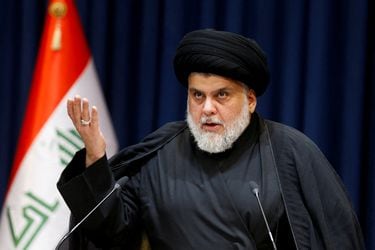 Retiro político de Muqtada al-Sadr, el poderoso clérigo chiita, desata el caos en Irak