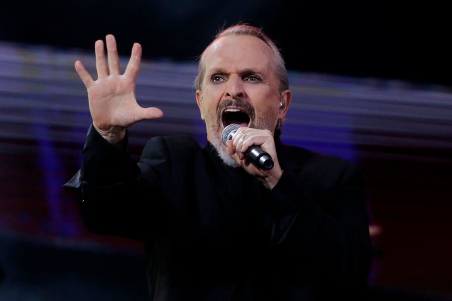 Galería las mejores postales que dejó el show de Miguel Bosé en Viña 2018 La Tercera