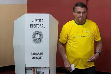 “Si son elecciones limpias, no hay problema, que gane el mejor” dice Bolsonaro tras votar en Río de Janeiro