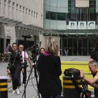 Escándalo en la BBC: rostro fue suspendido por pagar a un menor por fotos sexuales