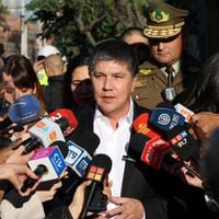 Monsalve se reúne con fiscal Cartagena y anuncia querella contra responsables de asesinato de tres carabineros en Cañete